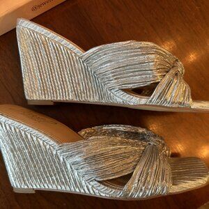 Jewel Badgley Mischka Women's Hype Wedge Sandal Silver Size 6